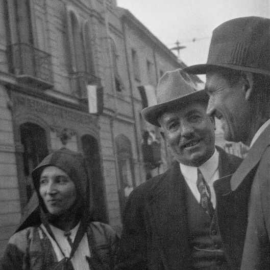 Montanaru con la moglie e Francesco Ciusa - foto di A. Ballero